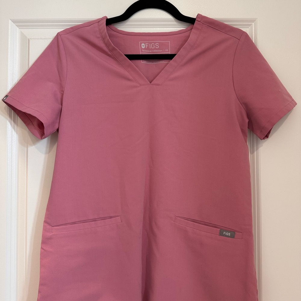 Figs Chalk Pink Scrub Top